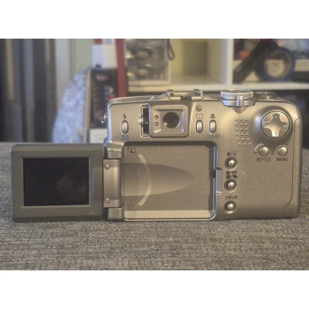 ⭐Canon Powershot G2 Silver 4.0MP 3x Zoom w/ 1 Canon battery + Camera Bag